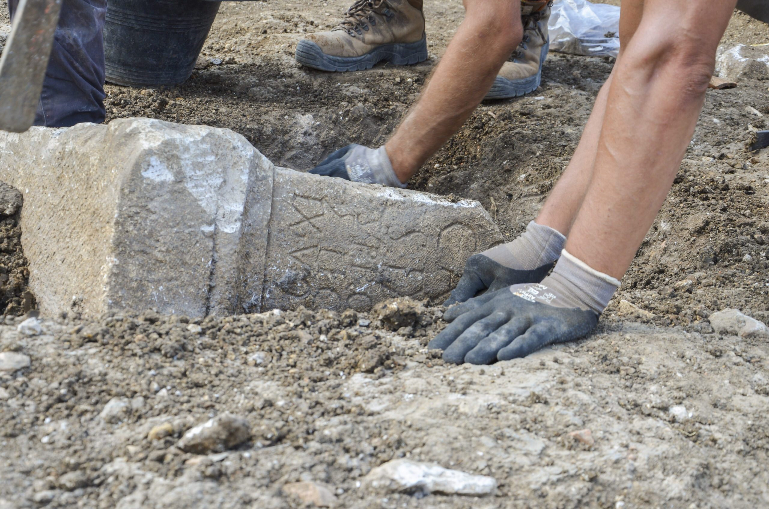 come si progetta uno scavo archeologico